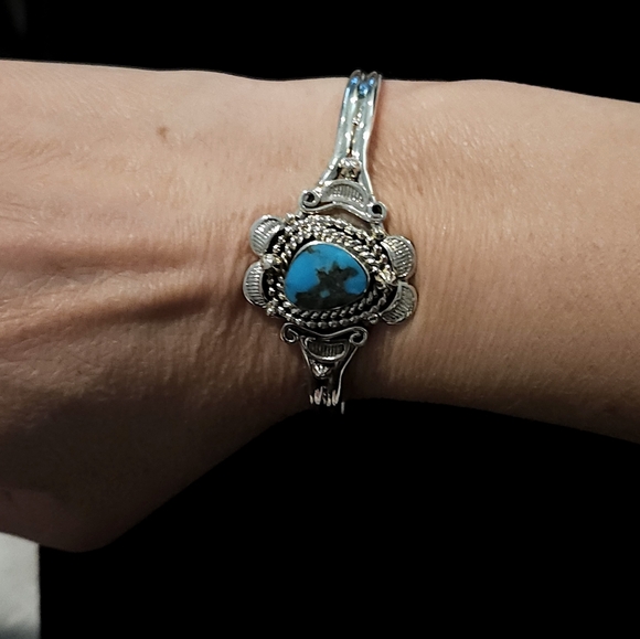 Native American Navajo Turquoise and Sterling Cuff - Picture 6 of 8